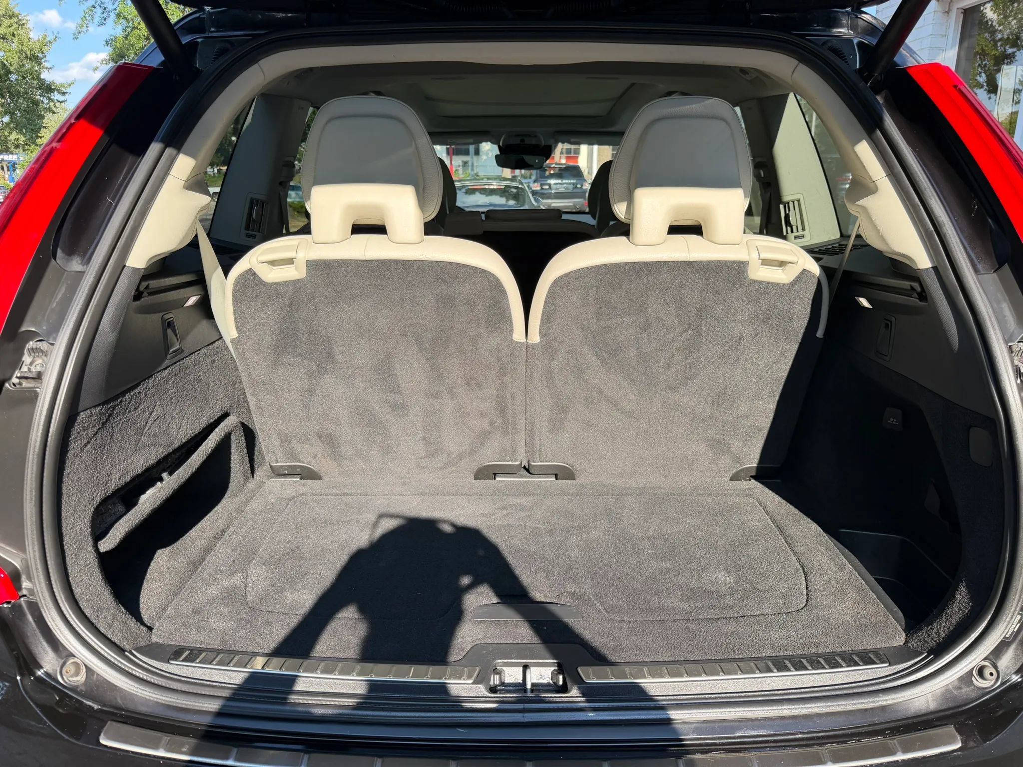 Used 2018 Volvo XC90 T6 Momentum w/ Convenience Package AWD/4WD image 17