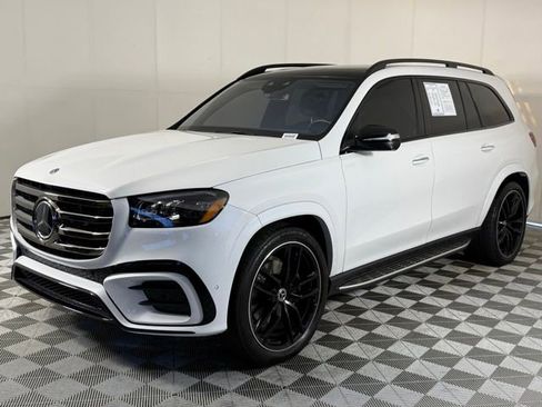 Used 2025 Mercedes-Benz GLS 580 4MATIC image 2