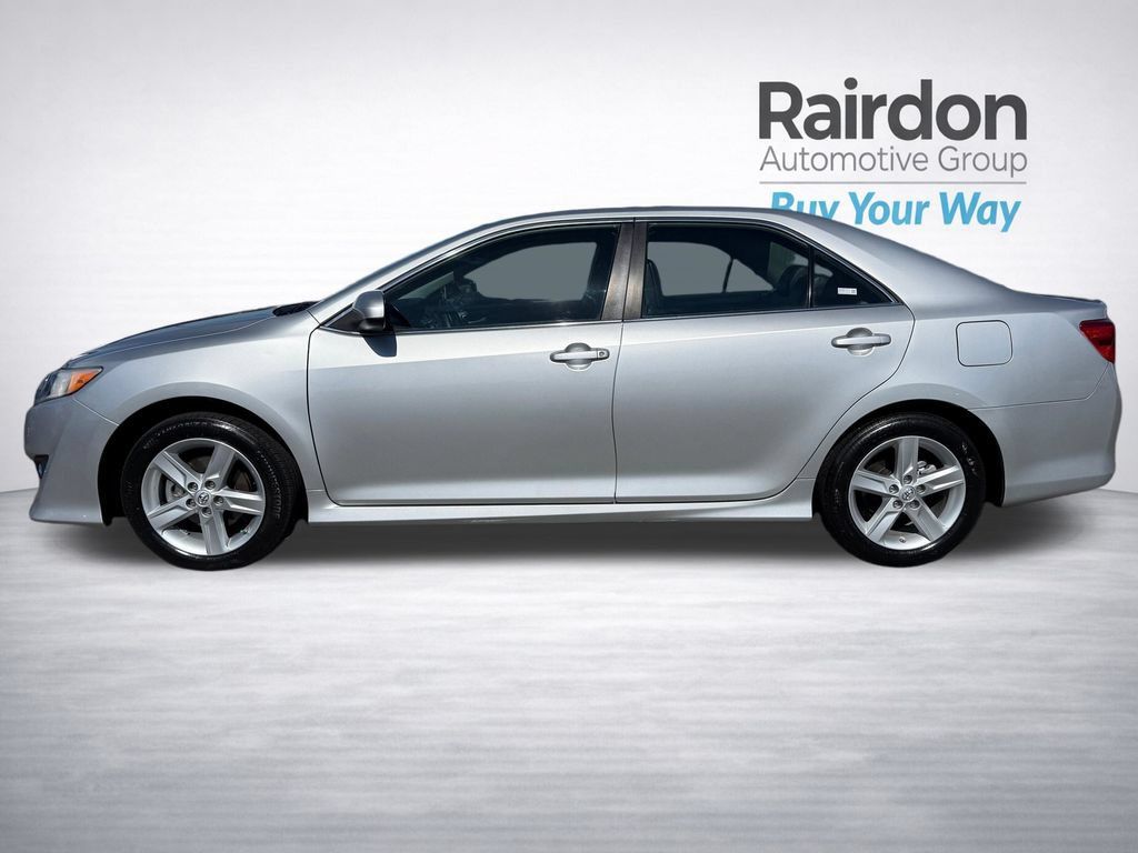 Used 2013 Toyota Camry SE FWD image 4