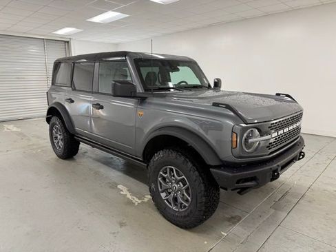 New 2025 Ford Bronco Badlands image 3