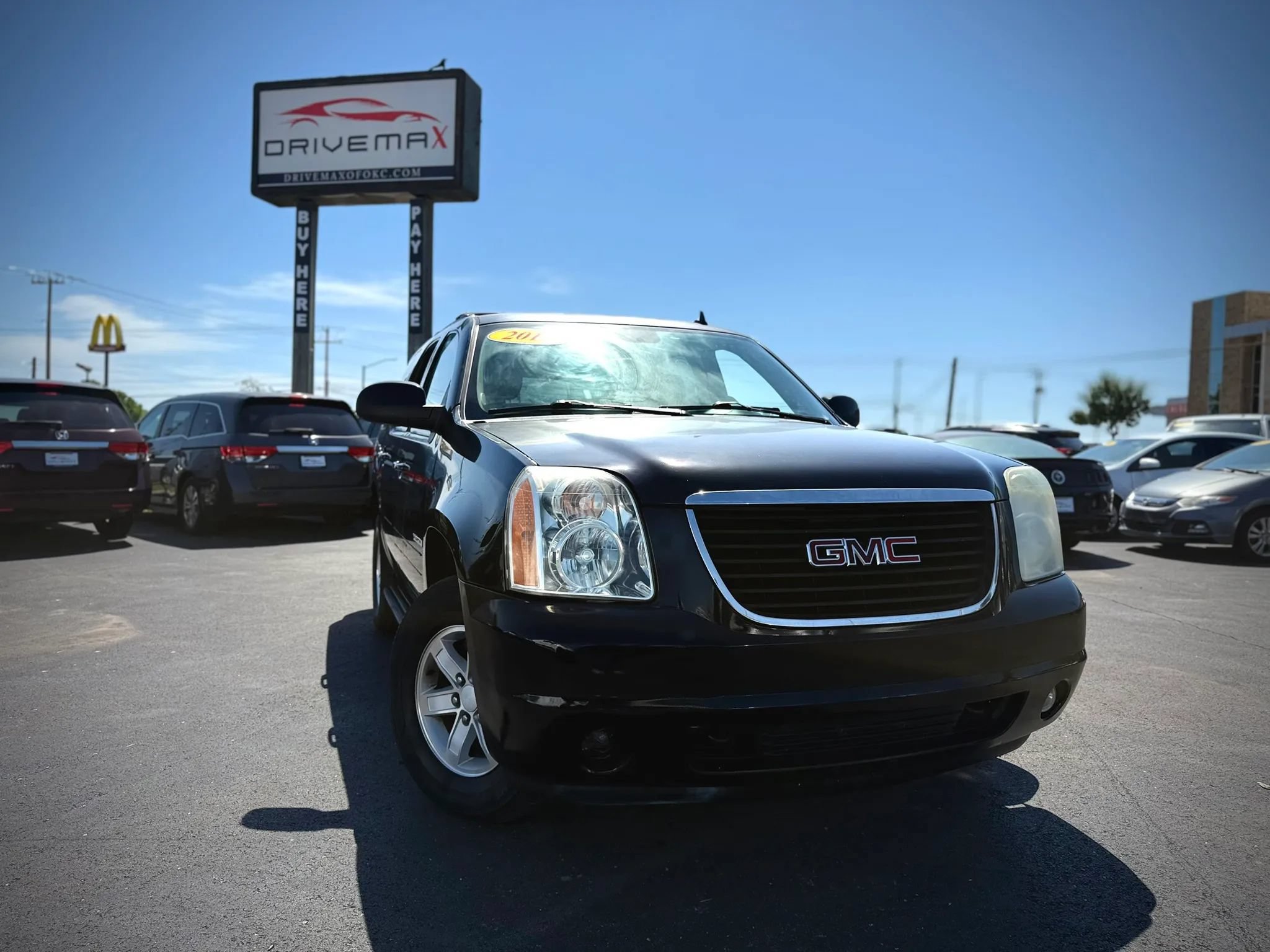 Used 2012 GMC Yukon SLT w/ SLT-2 Equipment Package AWD/4WD image 1