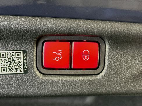 Used 2024 Mercedes-Benz C 300 Sedan image 29
