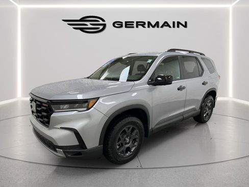 Used 2025 Honda Pilot TrailSport image 5
