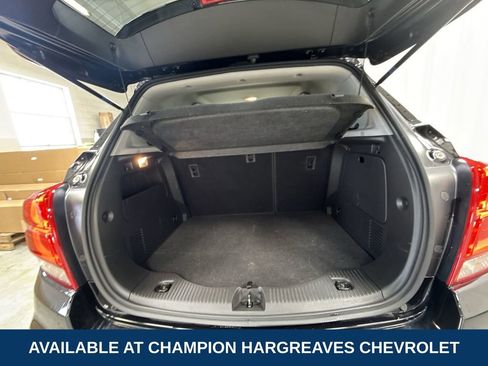 Used 2022 Chevrolet Trax LT w/ Midnight Edition image 34
