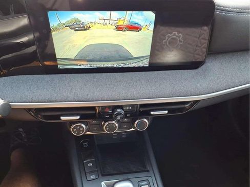 Used 2025 Nissan Kicks SV FWD image 16