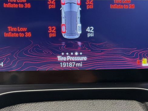 Used 2025 Jeep Grand Cherokee Laredo image 8