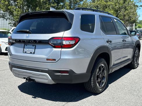 Certified 2025 Honda Pilot TrailSport image 4