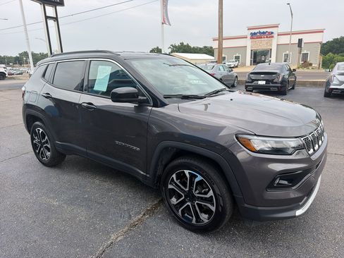 Used 2024 Jeep Compass Limited AWD/4WD image 3