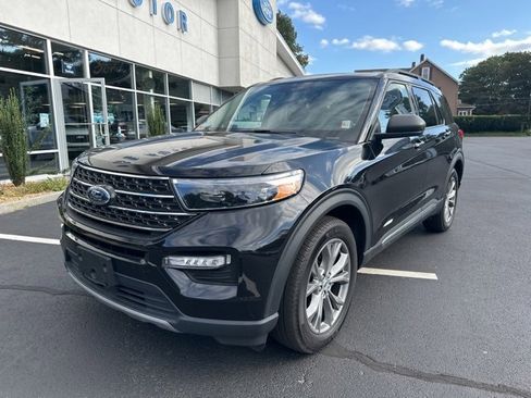 Used 2022 Ford Explorer XLT w/ Equipment Group 202A image 3