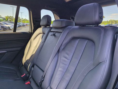 Used 2022 BMW X7 xDrive40i w/ M Sport Package AWD/4WD image 31