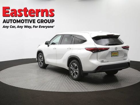 Used 2021 Toyota Highlander XLE AWD/4WD image 66