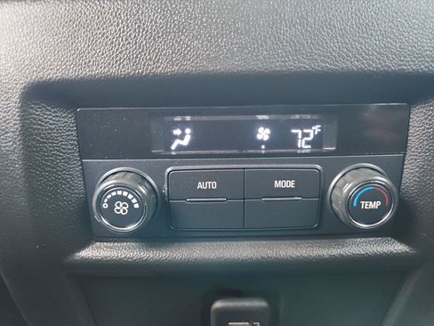 Used 2023 Chevrolet Traverse LT FWD image 20