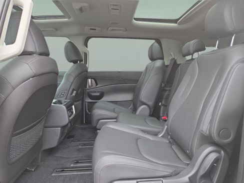 New 2026 Kia Carnival SX FWD image 12