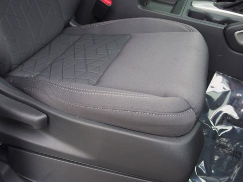 Used 2026 Nissan Frontier SV image 12