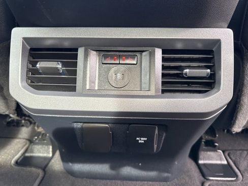 Used 2024 Ford F250 Lariat w/ Chrome Package image 18