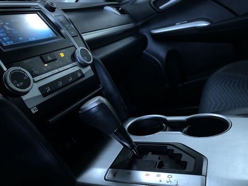 Used 2013 Toyota Camry SE image 28