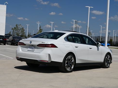 Certified 2024 BMW 530i w/ Premium Package RWD image 9