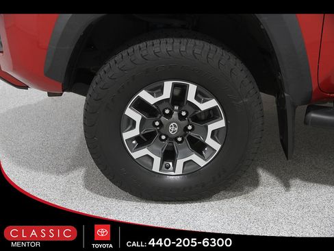 Certified 2018 Toyota Tacoma TRD Off-Road w/ TRD Premium Off Road Package AWD/4WD image 22
