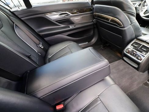 Used 2017 BMW 750i xDrive image 68