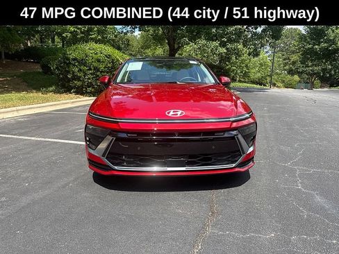 Used 2025 Hyundai Sonata Limited FWD image 2