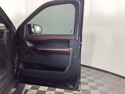Used 2022 Ford Expedition Max Limited image 8
