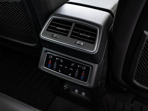 Used 2021 Audi e-tron Premium Plus w/ Premium Plus Package image 37