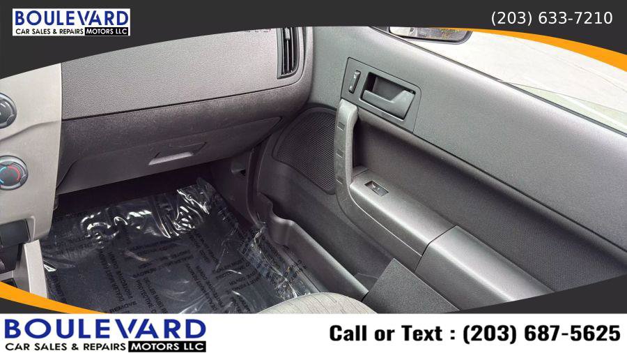 Used 2010 Ford Focus SE FWD image 13