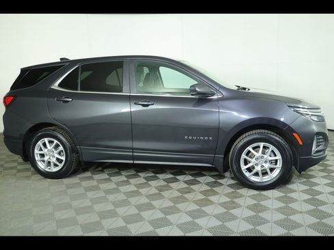 Used 2023 Chevrolet Equinox LT image 2