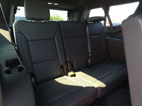 Used 2025 Chevrolet Suburban Z71 AWD/4WD image 13