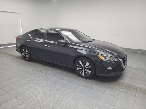 Used 2022 Nissan Altima 2.5 SV FWD image 11