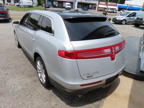 Used 2010 Lincoln MKT 2WD image 5