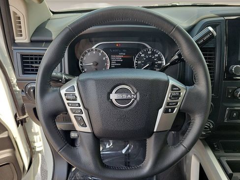 Used 2024 Nissan Titan SV w/ SV Convenience Package AWD/4WD image 18