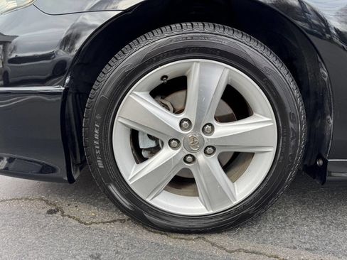 Used 2011 Toyota Camry SE w/ SE/XLE Extra-Value Pkg image 18