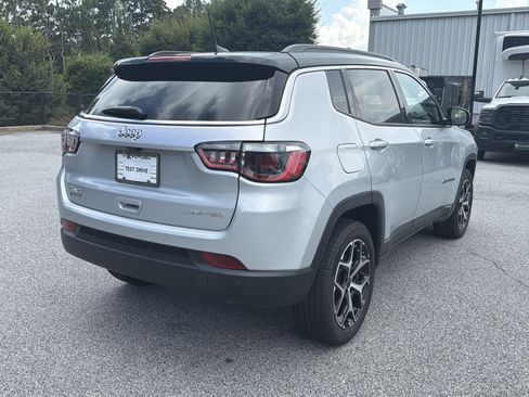 Used 2026 Jeep Compass Limited AWD/4WD image 8