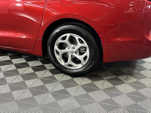 Certified 2024 Chrysler Pacifica Limited image 9