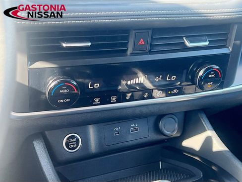 Used 2023 Nissan Rogue SV image 19