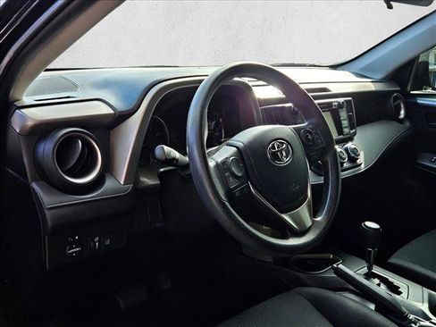 Used 2018 Toyota RAV4 LE image 10