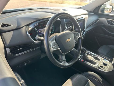 Used 2021 Chevrolet Traverse LT w/ LT Premium Package AWD/4WD image 2