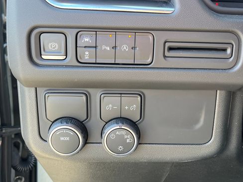 Used 2023 Chevrolet Tahoe Premier image 16