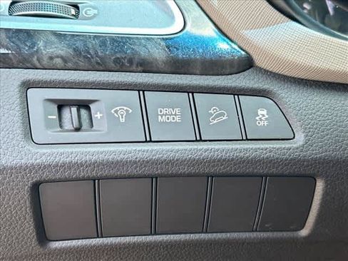 Used 2017 Hyundai Santa Fe Sport FWD image 17