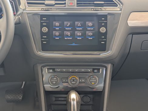 Used 2021 Volkswagen Tiguan SEL image 27
