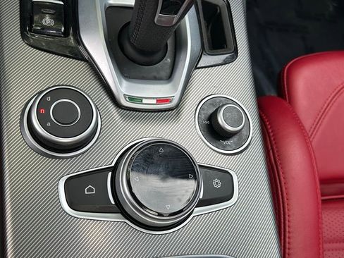 Used 2022 Alfa Romeo Stelvio Veloce AWD/4WD image 23