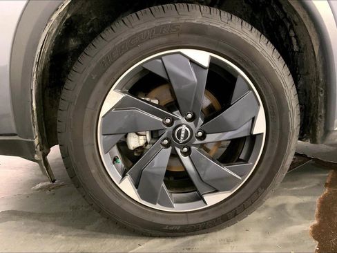 Used 2025 Nissan Rogue SV AWD/4WD image 9