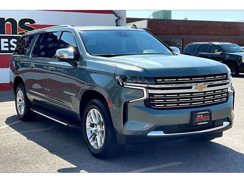 Used 2023 Chevrolet Suburban Premier image 12