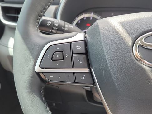 Used 2022 Toyota Highlander XLE FWD image 23
