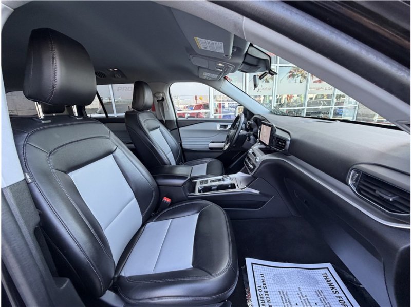 Used 2023 Ford Explorer XLT w/ Equipment Group 202A RWD image 37