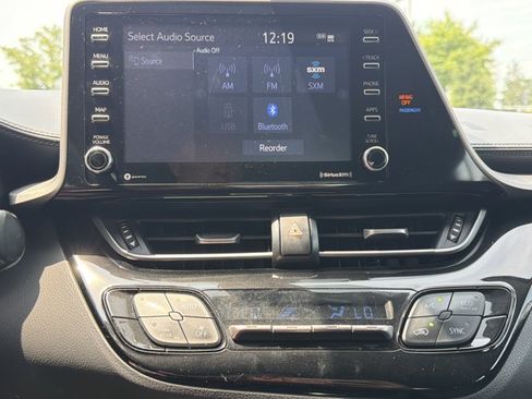 Used 2020 Toyota C-HR LE FWD image 18