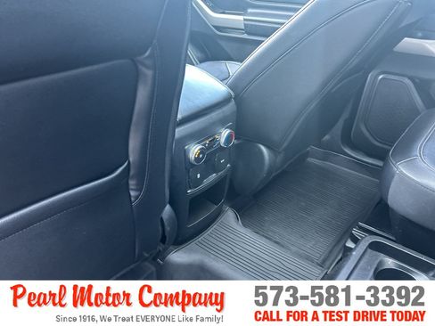 Used 2021 Ford Explorer XLT w/ Equipment Group 202A AWD/4WD image 22