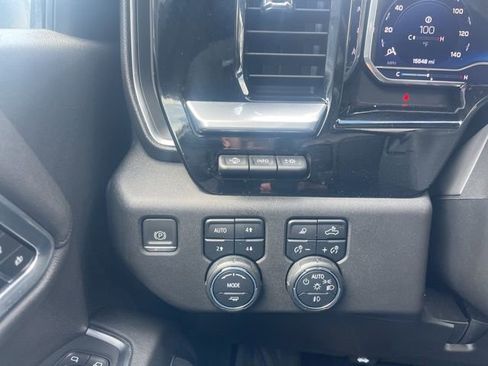 Used 2024 Chevrolet Silverado 3500 High Country image 25