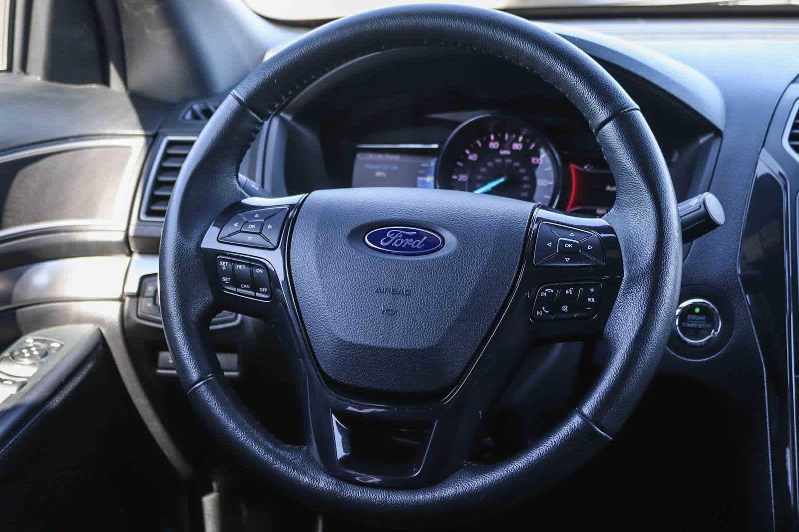 Used 2018 Ford Explorer XLT w/ Equipment Group 202A FWD image 17